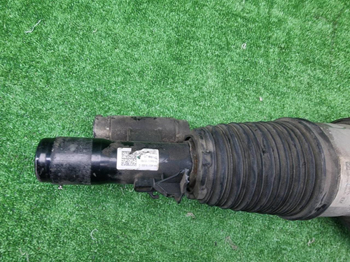 Стойка пневматическая левая BMW 7er G12 (15-22)