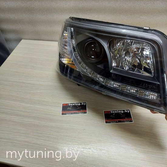 Фары передние TRUE DRL BLACK для VW T5 04.03-08.09