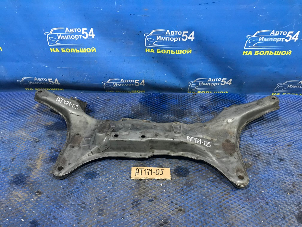 Балка передняя поперечная TOYOTA CARINA 1990