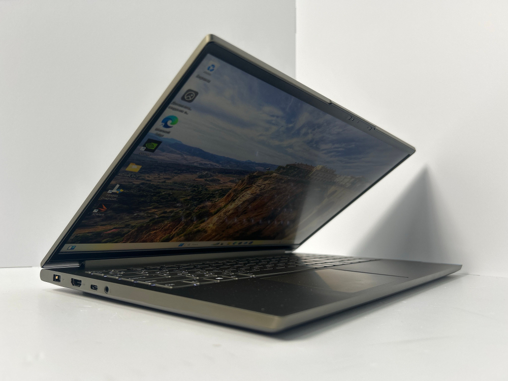 Ноутбук Lenovo Yoga Creator 7 15IMH05 (82DS0029RU) 15.6 " /HexaCore Intel Core i7-10750H/GeForce GTX 1650 /RAM 16 GB/SSD 1 TB/NVIDIA GeForce GTX 1650 4G/1920x1080/IPS/Windows 11/Подсветка кл-ры: LED/Зеленый/Уценка вмятина на крышки/нет резинок на поддоне