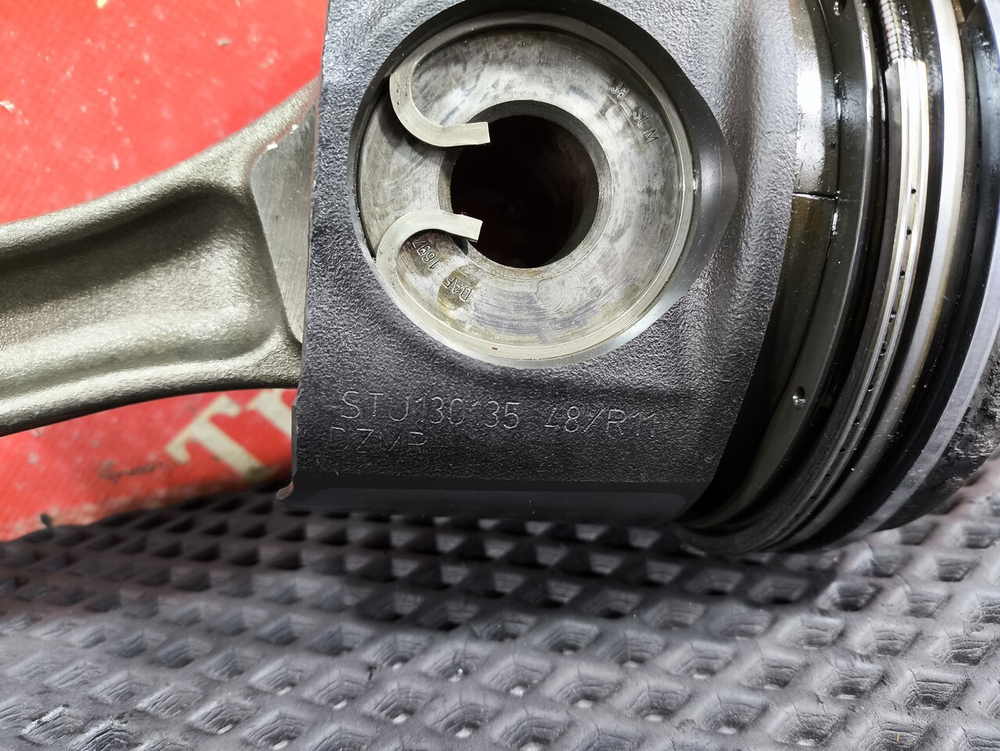 Поршень с шатуном