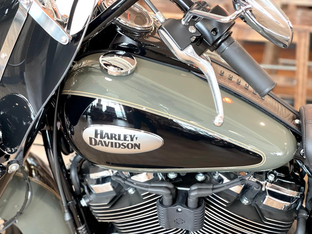 Heritage 114 Softail Harley-Davidson 2021 Vivid Black Deadwood Green / Vivid Black