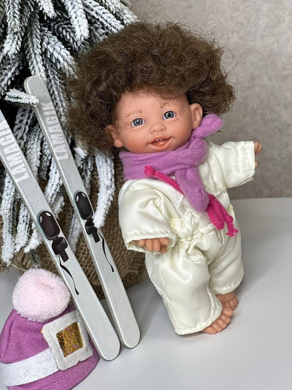 Кукла LAMAGIK виниловая 18см Gestitos Esquiador  (505A)