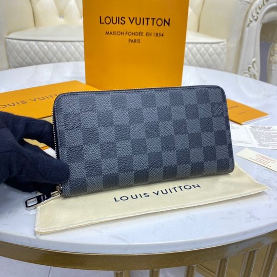 Louis Vuitton Zippy Wallet
