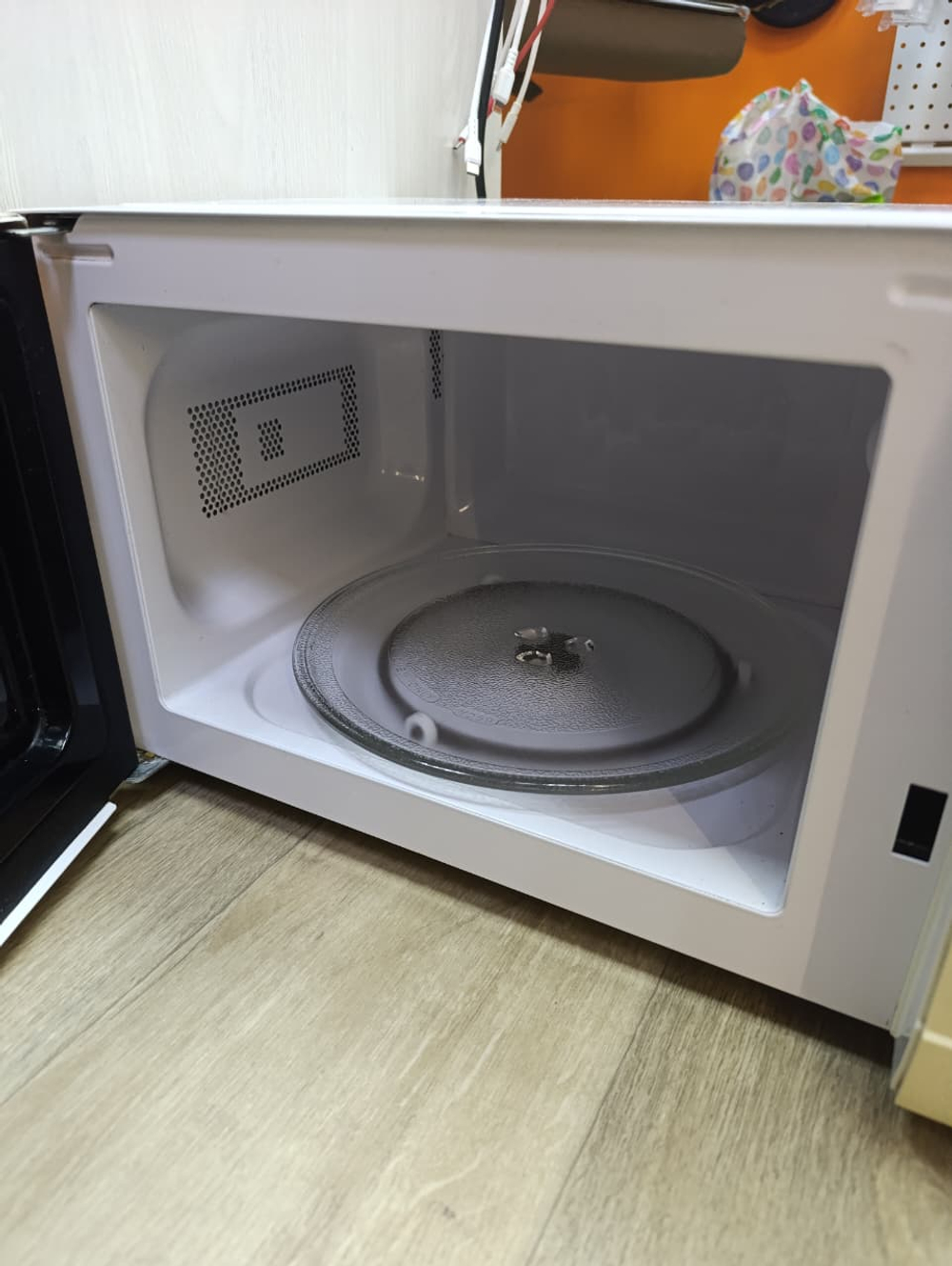 Микроволновая печь Media MM720CKE