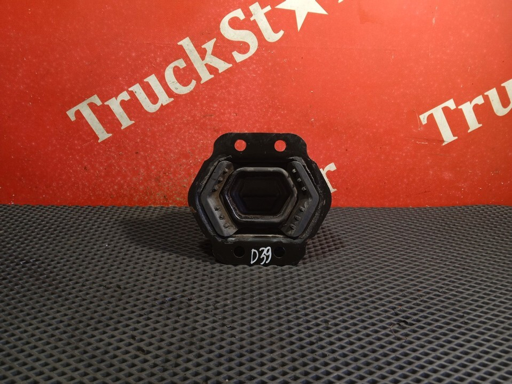 Подушка двигателя задняя 2019г