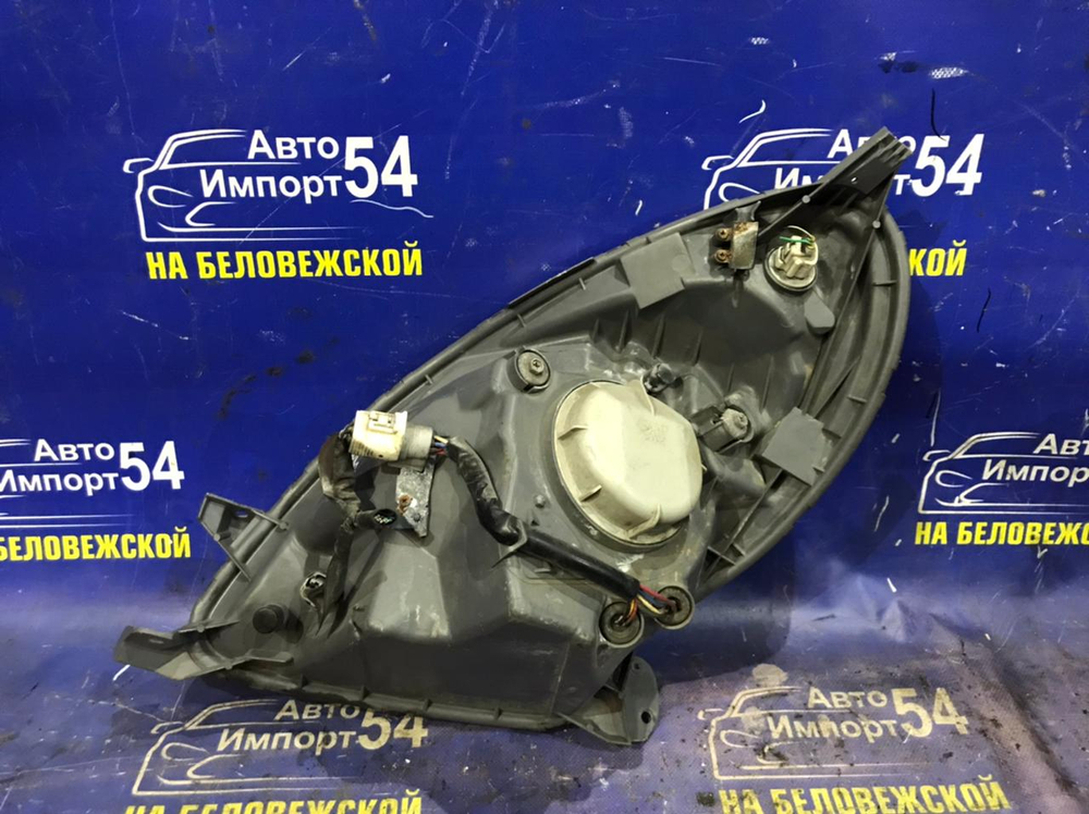 Фара передняя правая TOYOTA FUNCARGO 2002-2005