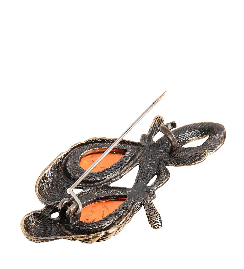 AM-2106 Брошь «Попугайчики неразлучники» (латунь, янтарь)