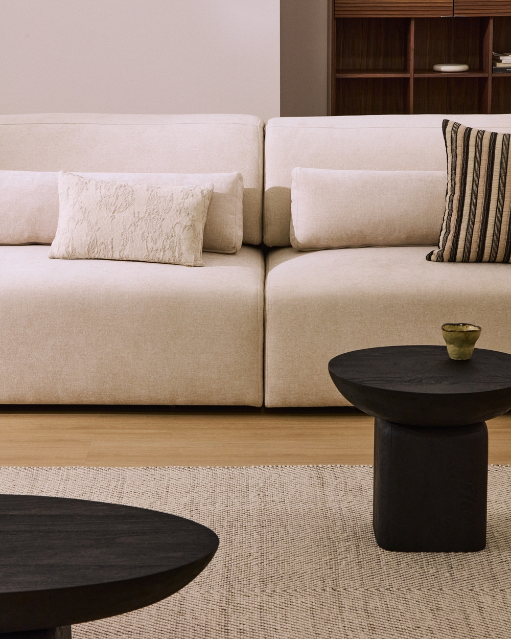 6-местный диван Lares с реклайнером и откидным подголовником из бежевого шенилла, 410 см