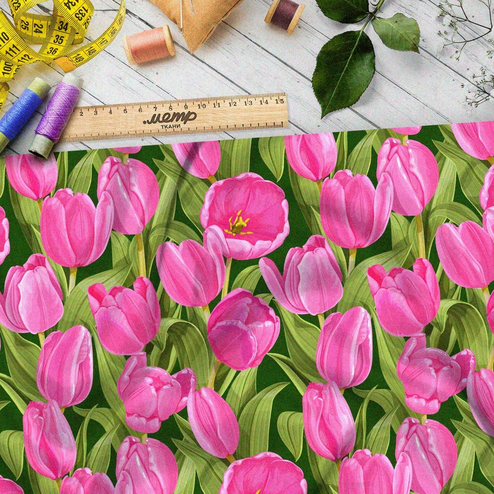 Ткань габардин насыщенные розовые тюльпаны на зелёном фоне