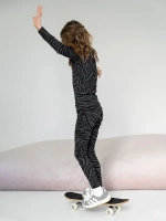 Черный костюм для девочки осенний