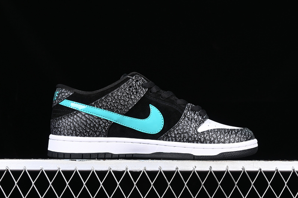 Nike dunk atmos store