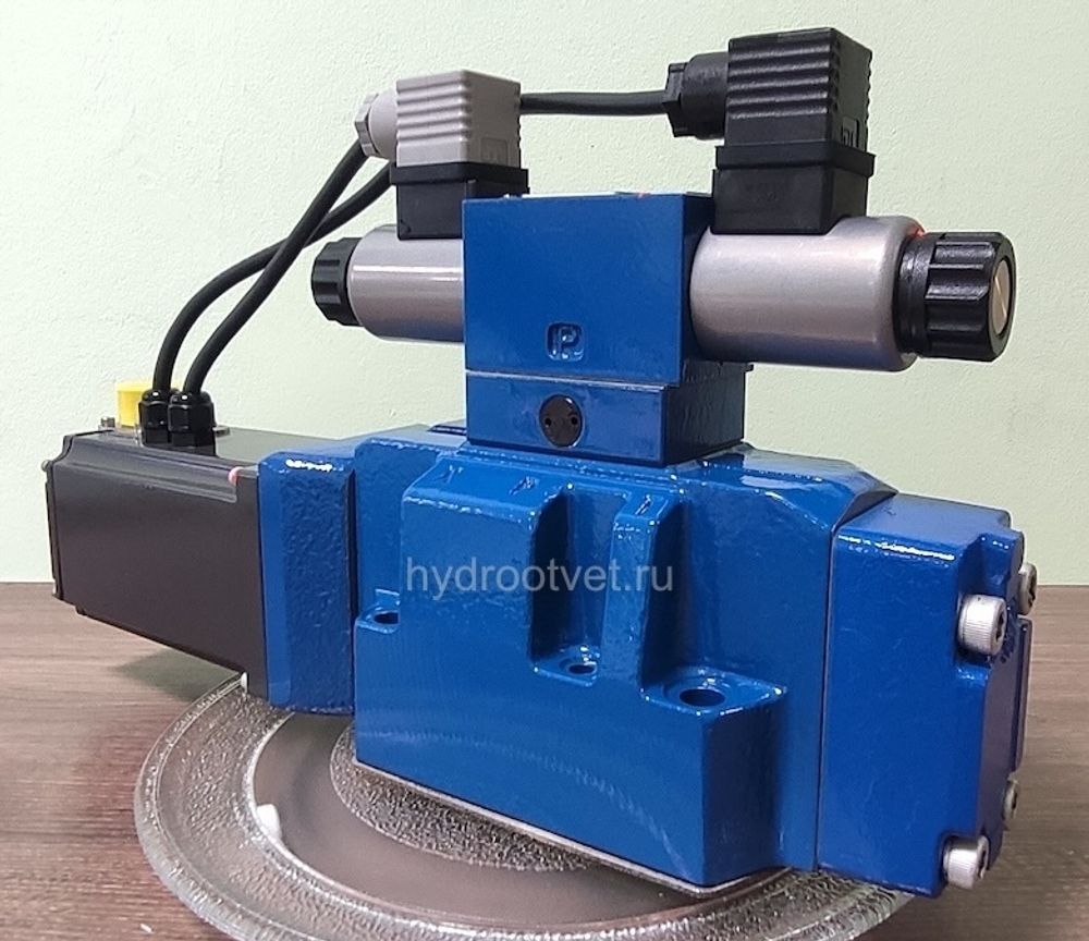 4WRKE16W6-200L-3X/6EG24K31/A1D3M - Пропорциональный распределитель с обратной связью по положению золотника и со встроенным усилителем (OBE), Ду16, A1 = ±10 В, номинальный расход 200 л/мин, схема W6-, каналы управления X и Y - внешние