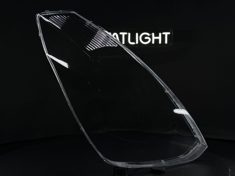 Правое стекло фары Hyundai H1 Grand Starex 2007-2019