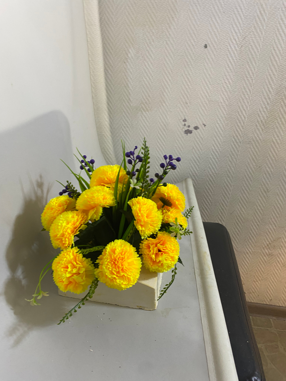 Полянка ритуальная на постаменте утяжеленная