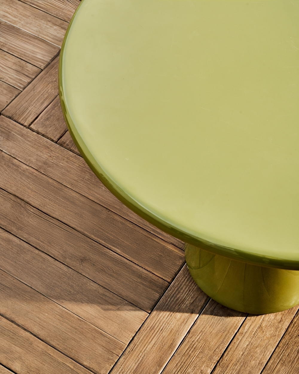 Журнальный столик Albanella из цемента с глянцевой зеленой отделкой Ø65 см