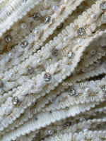 Тесьма белая со стразами и жемчугом плетеная