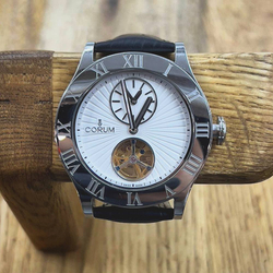 Часы Corum