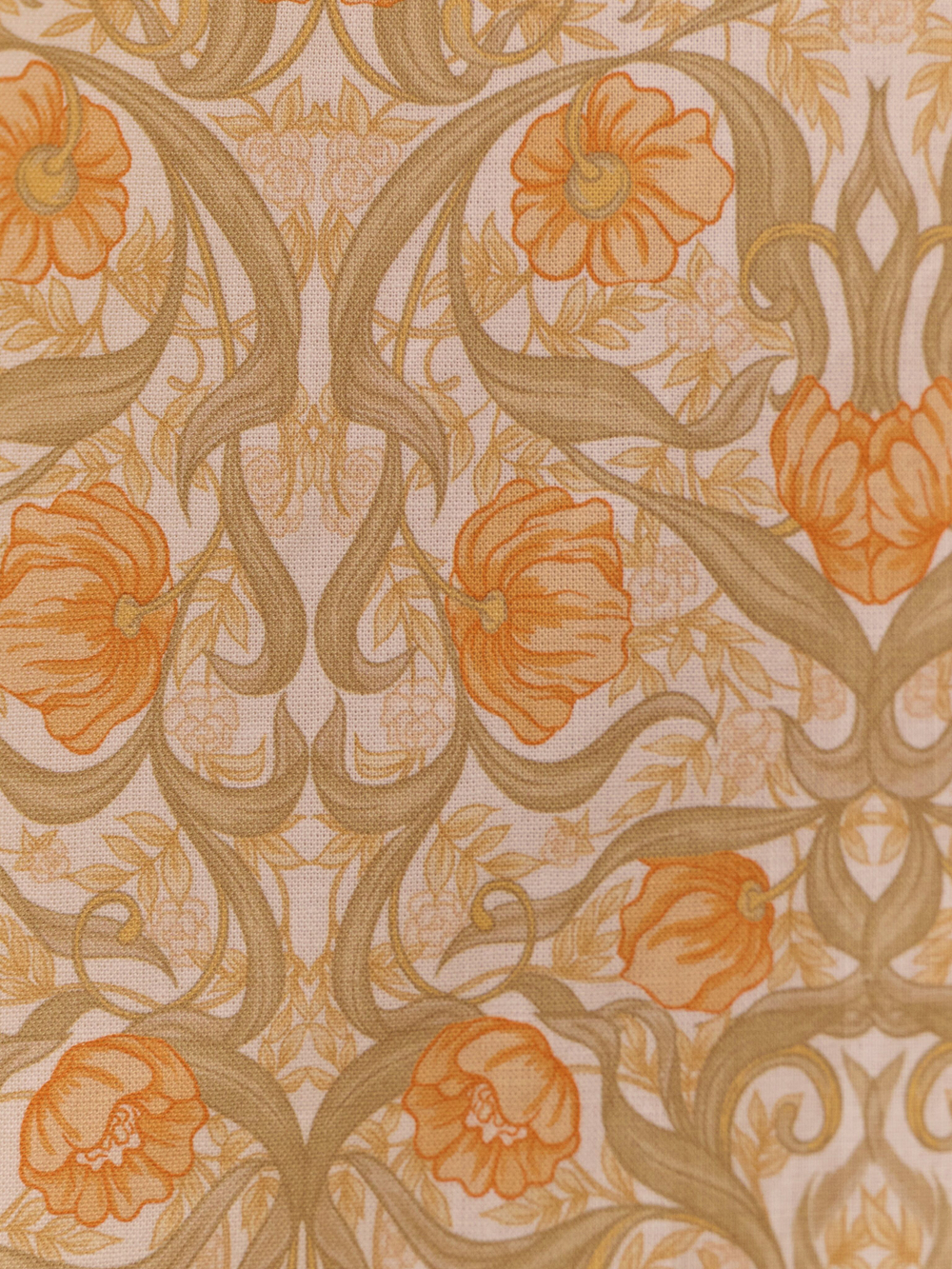 Платье с отложным воротником