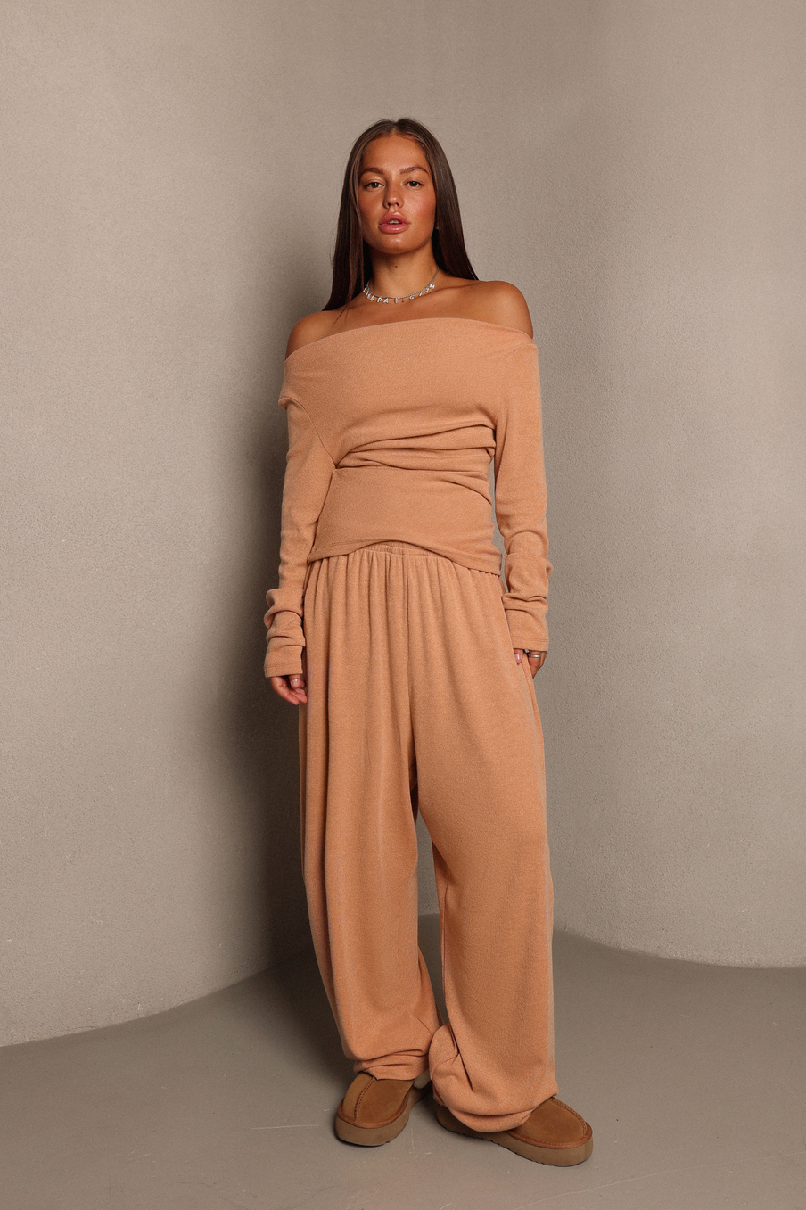 Брюки на резинке из тонкого трикотажа