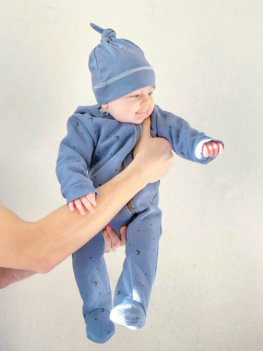 Утеплённый комбинезон с капюшоном Mjölk Blue Shadow Moons, с закрытой ножкой