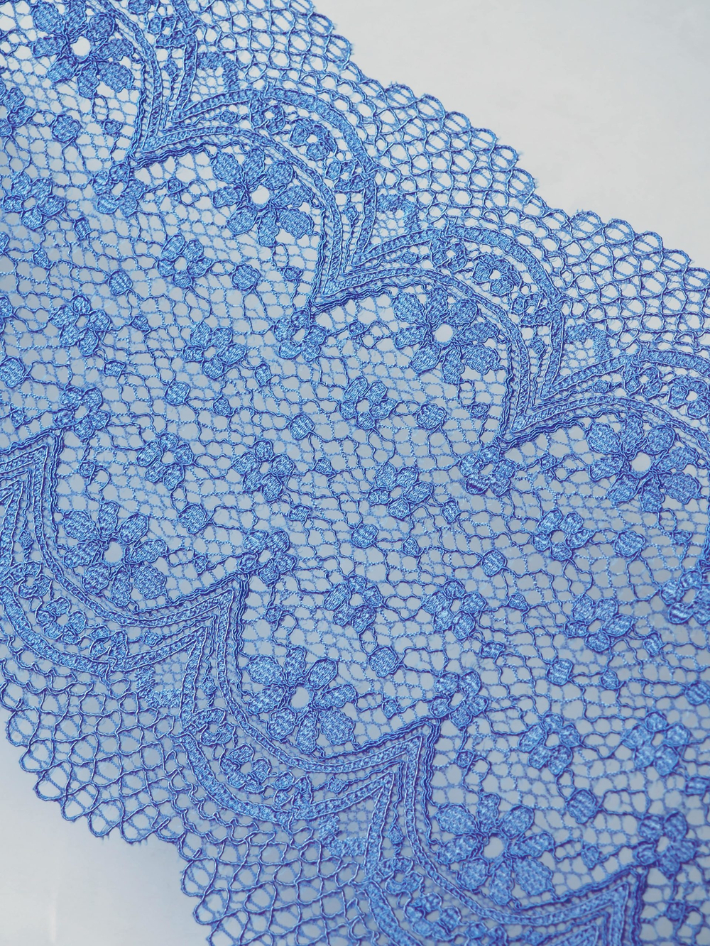 Эластичное кружево голубое ширина 19.5 см ОТРЕЗЫ