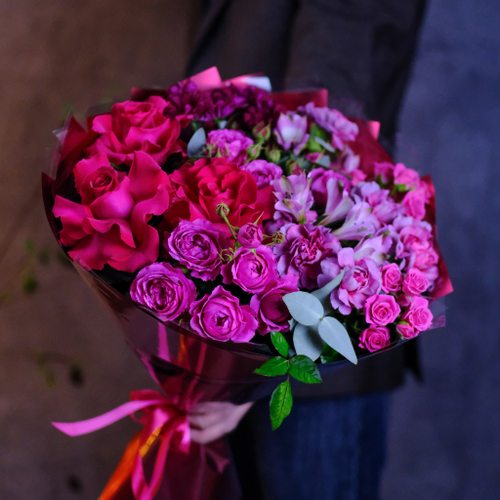 Купить Букет #370 с французскими розами и космическим диантусом