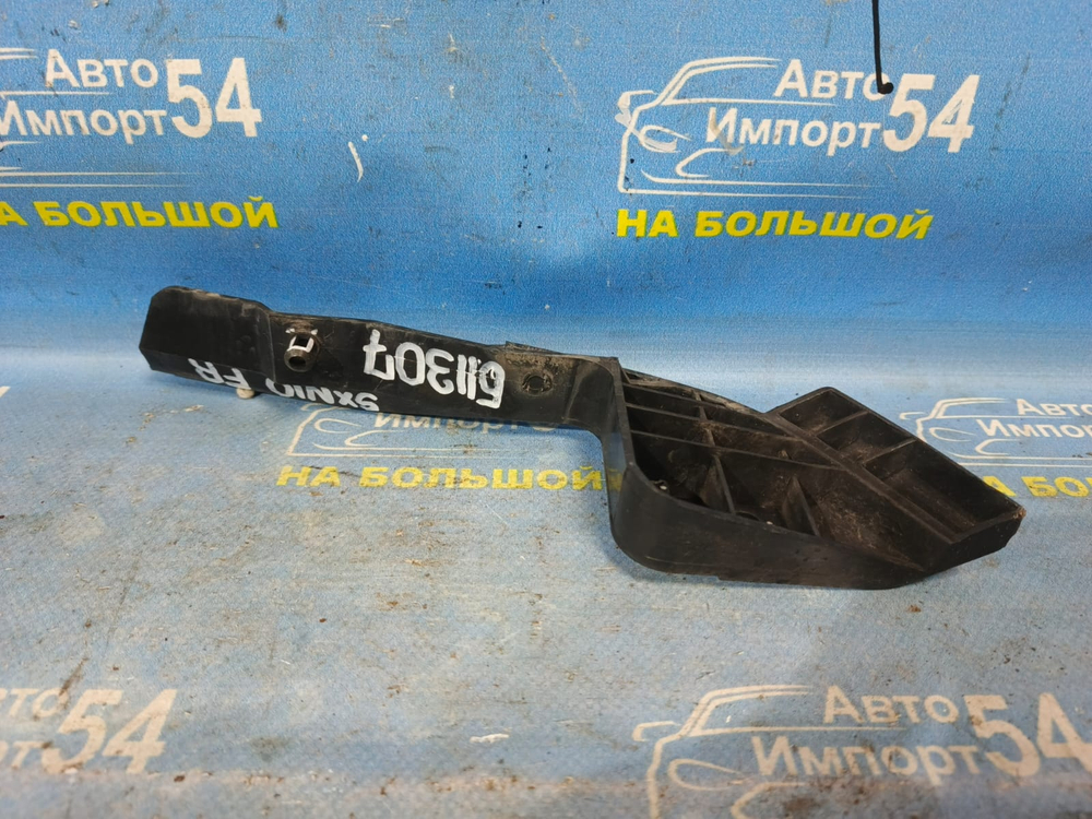 Крепление бампера переднее правое TOYOTA NADIA 1998-2003