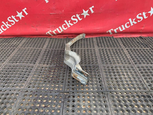 Кронштейн крыла переднего правого