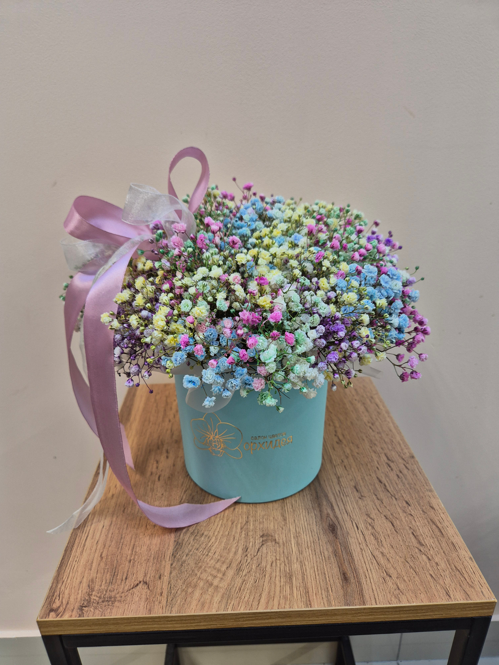 Гипсофила композиция в шляпной коробке