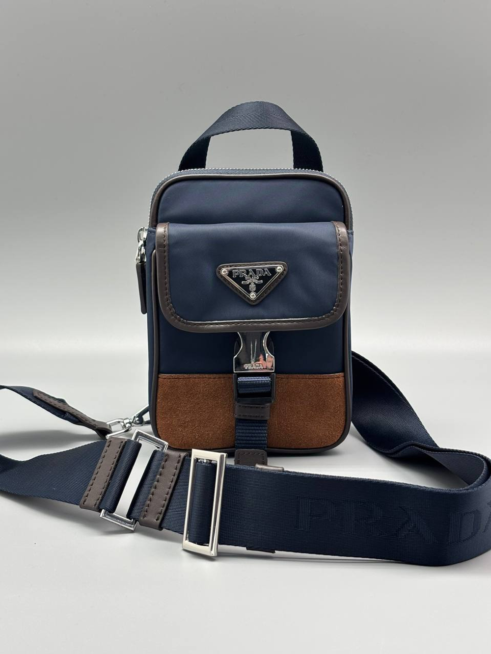 Сумка-мессенджер Prada