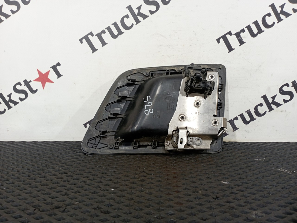 Ручка двери наружная правая 2020г