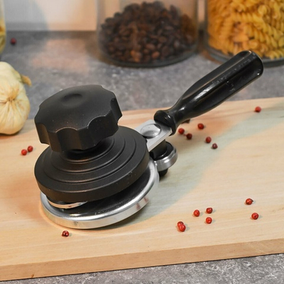 Машинка закаточная для консервирования полуавтомат "Ижевчанка-3" с подшипником, в коробке