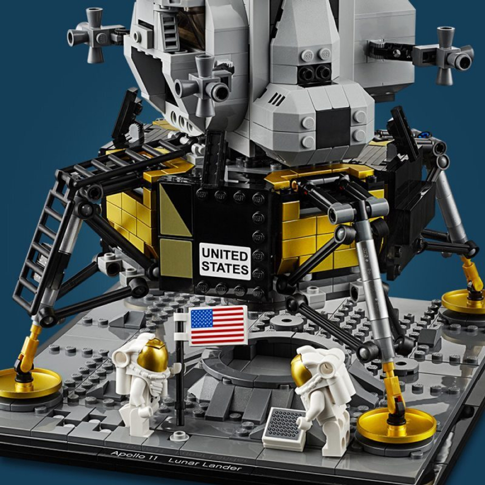 Конструктор LEGO Creator Лунный модуль корабля "Апполон 11" НАСА 10266