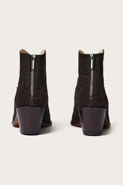 КАЗАКИ ИЗ ТЕМНО-КОРИЧНЕВОЙ ЗАМШИ НА КАБЛУКЕ