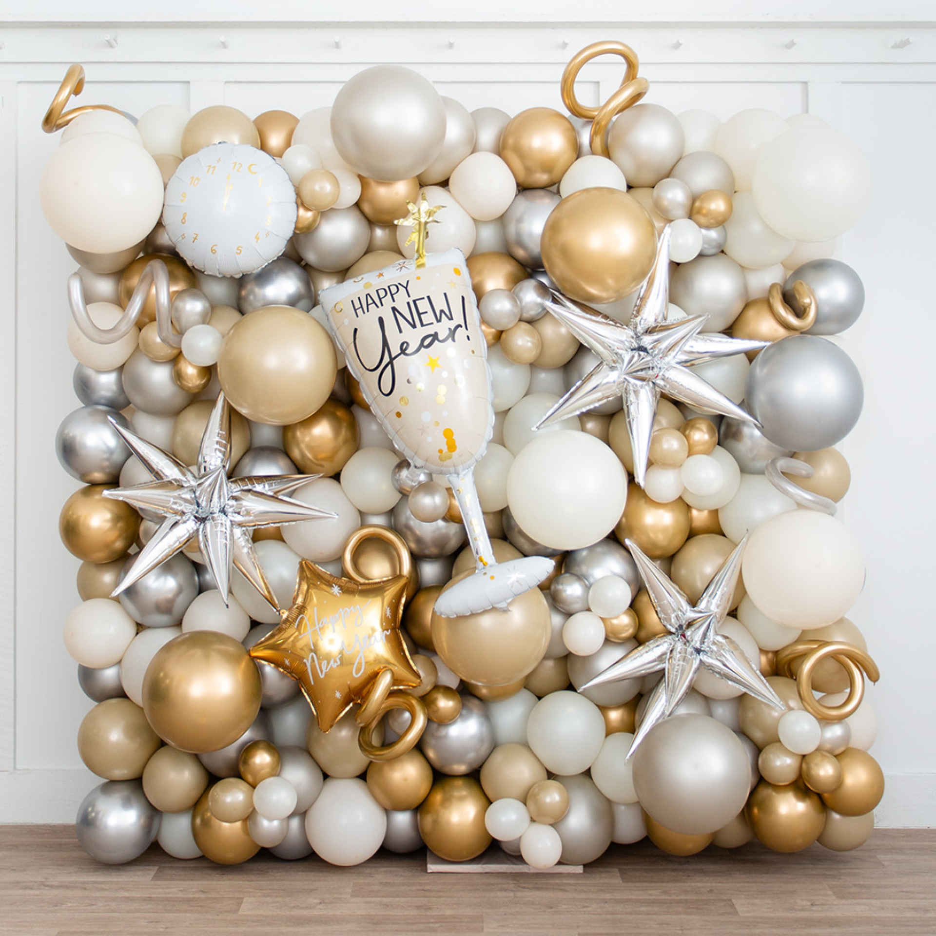 Поздравляем с наступающим новым 2026 годом лошади!