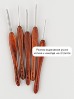 крючок с ручкой из сандалового дерева