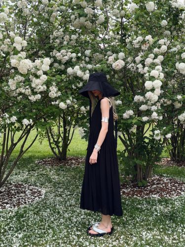 Черное шифоновое платье-миди с фигурным швом