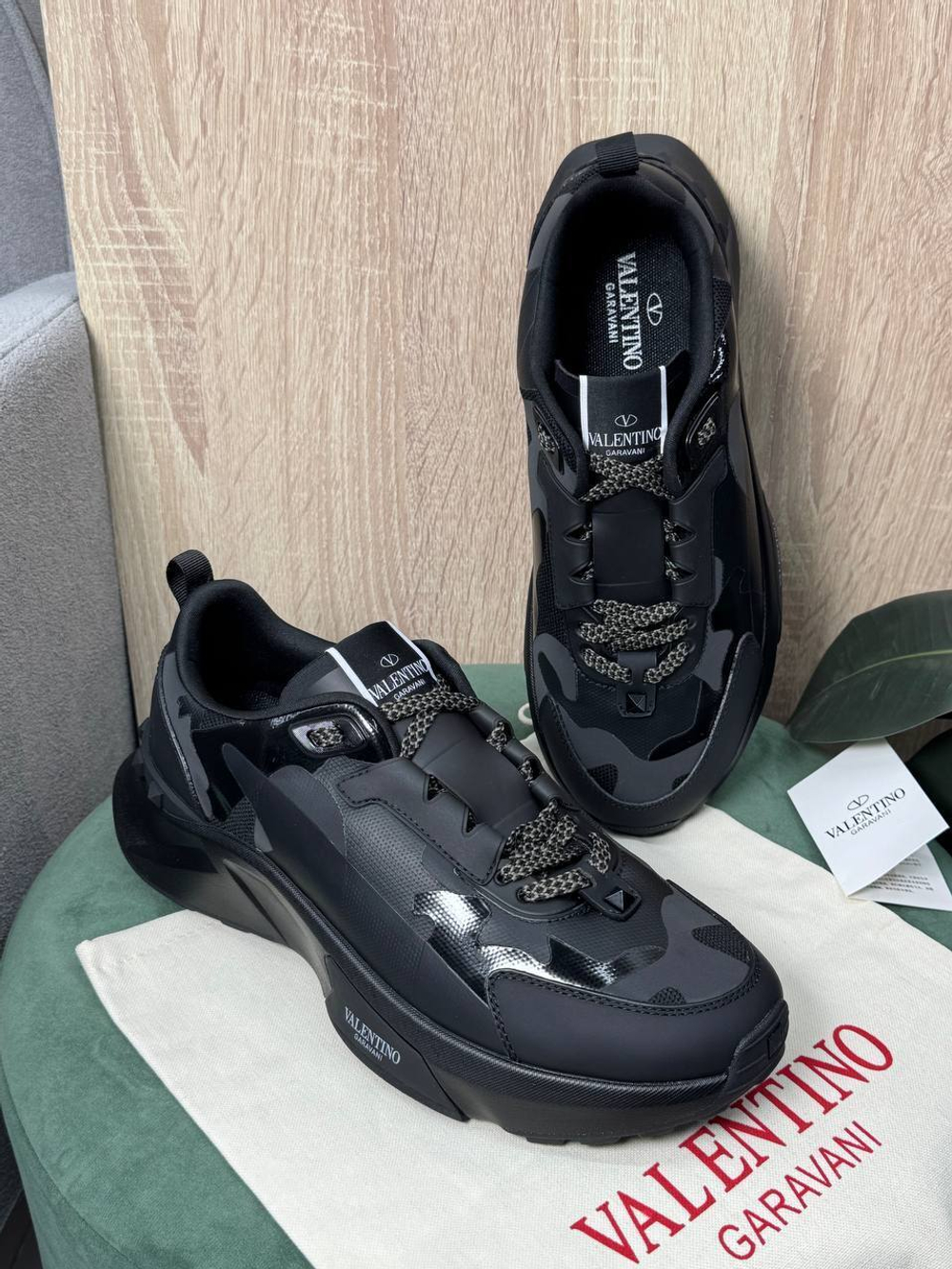 Кроссовки Valentino