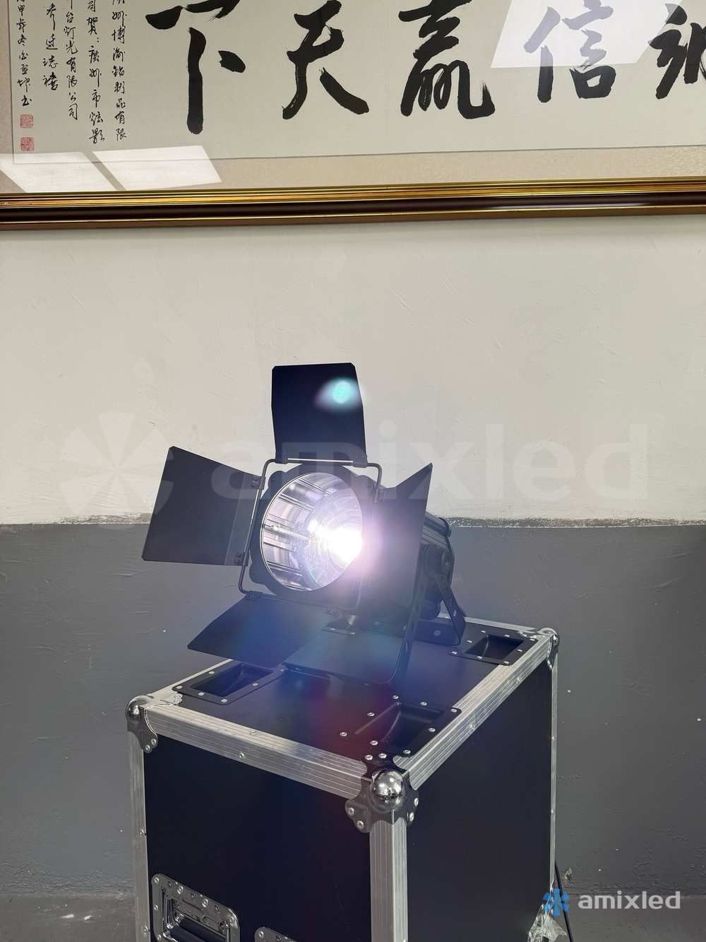 Прожектор Amixled 200 ZOOM