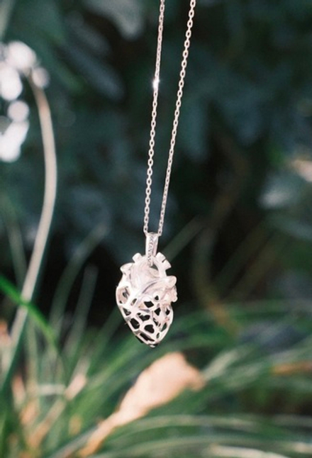 Кулон на цепочке "Сердце с черными пазлами" (small)