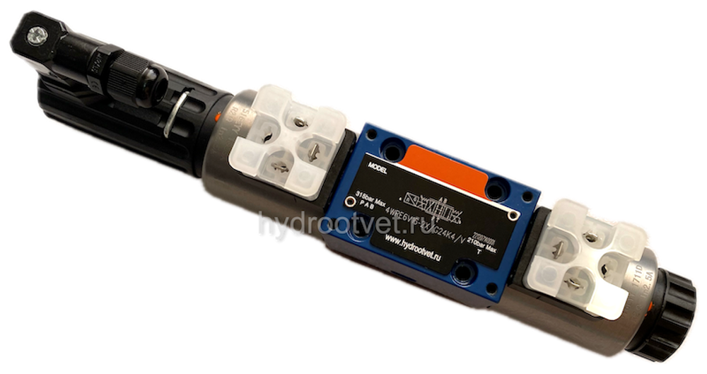 4WRE6V32-2X/G24K4/V - Пропорциональный распределитель с обратной связью по положению золотника без встроенной электроники Ду6, номинальный расход 32 л/мин, схема V