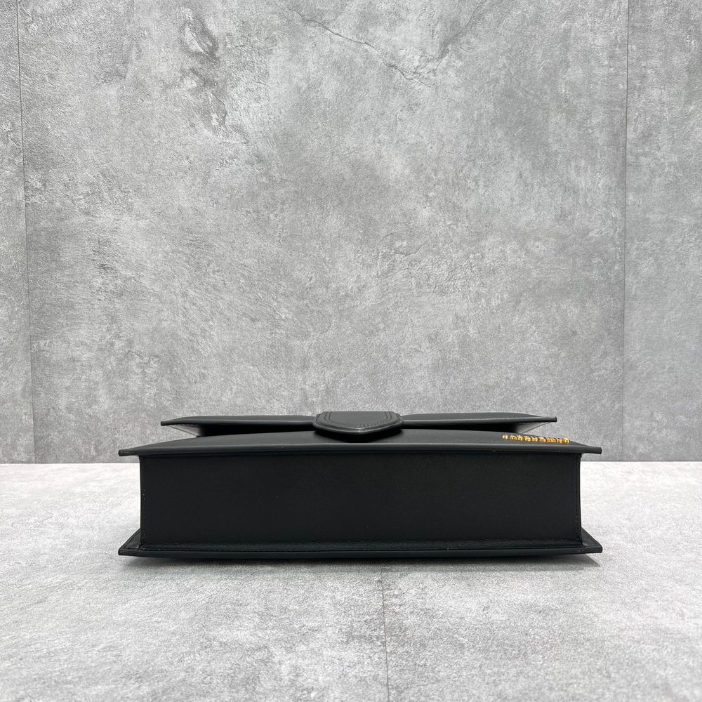 Jacquemus Le Bambinou 34 cm