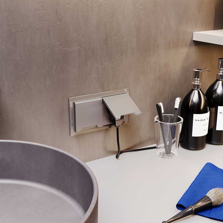 Розетка встраиваемая Voltum S70 с заземлением, защитными шторками и крышкой 16А, (шелк) VLS040304