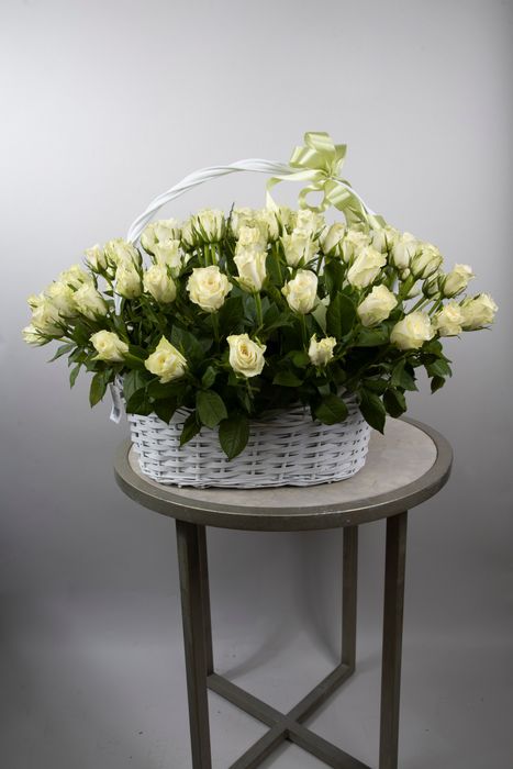 Композиция из 101 розы "Атена" в корзине