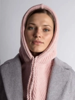 Капор женский вязаный осенний