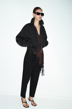 ZARA БРЮКИ С ЗАЩИПАМИ И ОТВОРОТАМИ СНИЗУ, ЧЕРНЫЙ