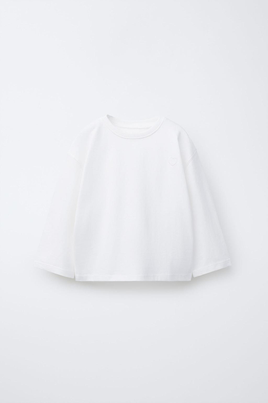 ZARA БАЗОВАЯ ФУТБОЛКА С ВЫШИТЫМ СЕРДЦЕМ, БЕЛЫЙ