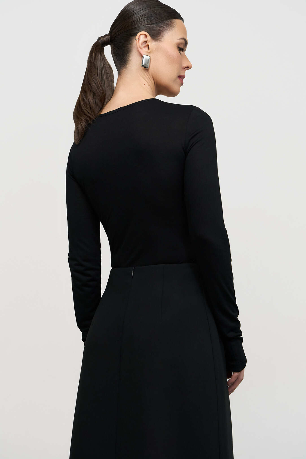 Боди с глубоким вырезом