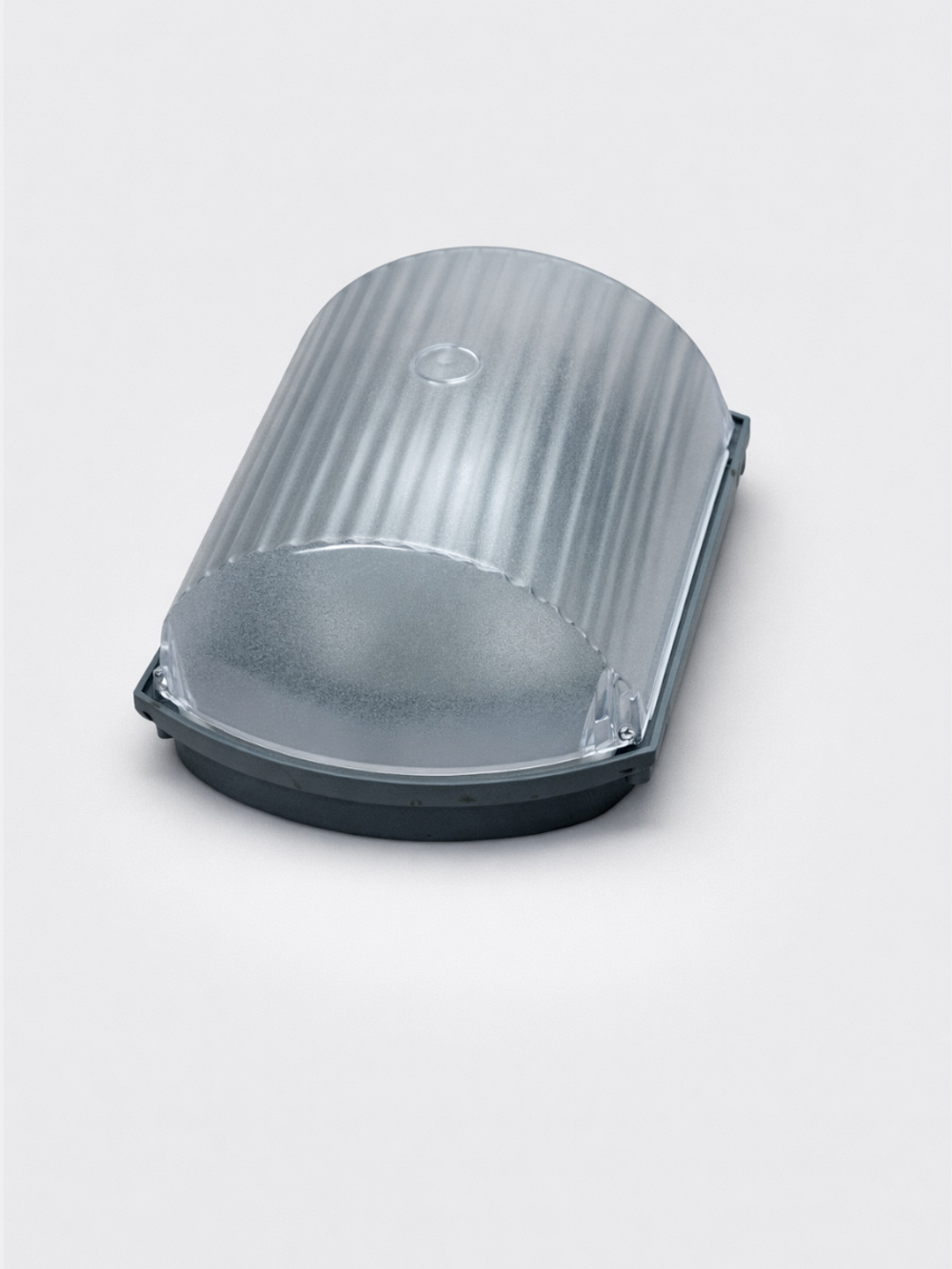 Влагозащищённый и ударостойкий светильник под большую лампу Е 27. IP54. 75 ватт. 220 В